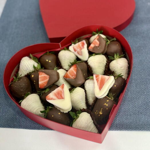 Клубника в шоколаде «love love»