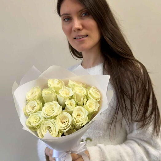Букет из 15 белых роз афена