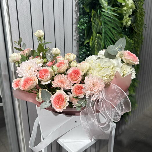 Композиция с кустовой розой и гортензией 🌸 31008
