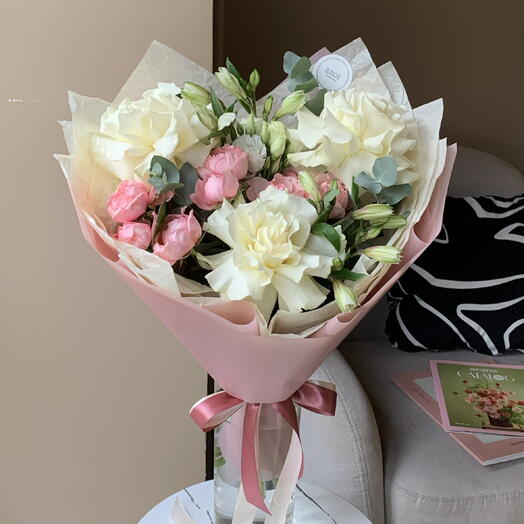 Букет «Нежное утро» с французскими розами и альстромериями🌸
