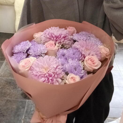 Букет с хризантемой бигуди💜