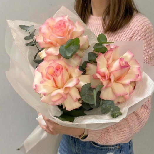 Нежный букет из французских роз и эвкалипта🌹