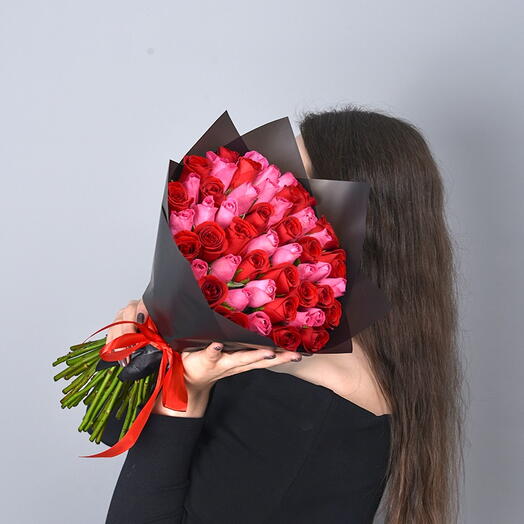 Микс из 51 Розовой и Красной розы