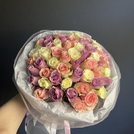 Нежный микс из 51 кенийской розы