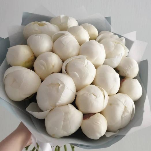 Bouquet of 25 white peonies