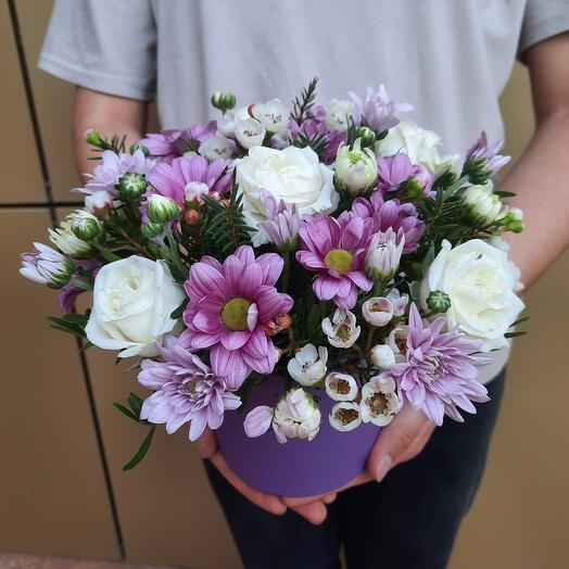 Композиция с розами и хризантемой