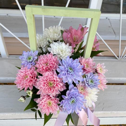 ✅A box with chrysanthemums and alstroemeria