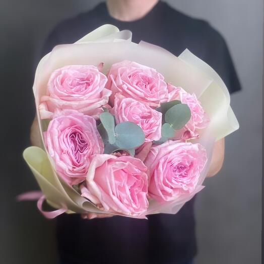 7 peony-shaped roses with eucalyptus