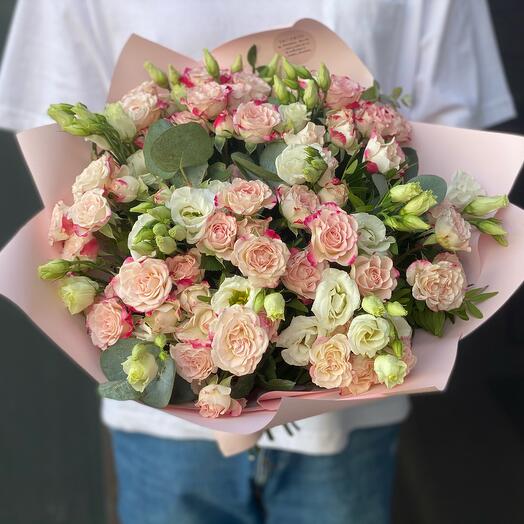 Букет с кустовыми розами