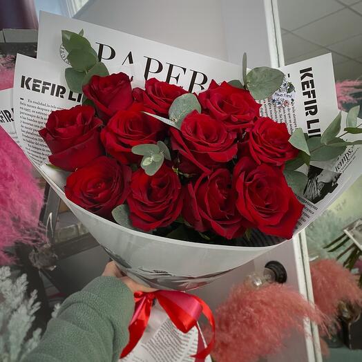 11 красных роз