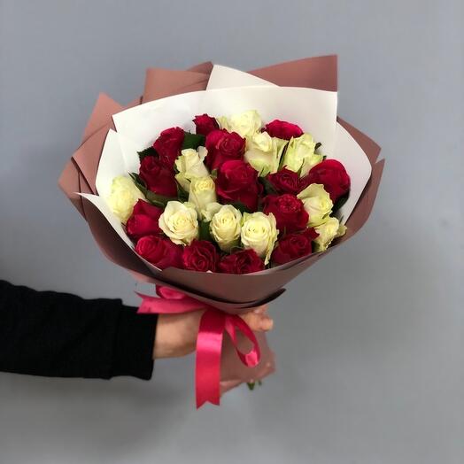 Bouquet of 25 roses mixed with decoration