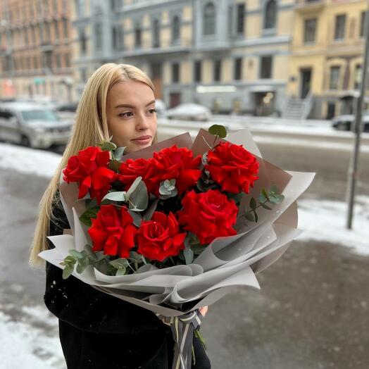 Букет из красных ажурных роз