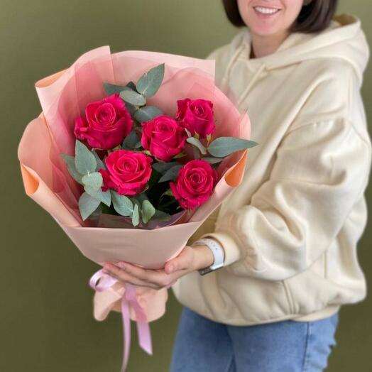 Bouquet of 5 roses with eucalyptus