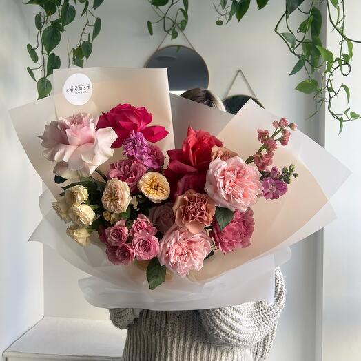 Букет «Passionate dance» (французская роза, кустовая пион. роза, пионовидная роза, диантус, ароматная маттиола)