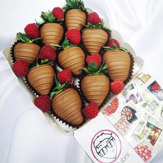 Mini fresas cubiertas de chocolate con frambuesas