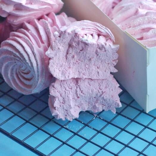 Strawberry marshmallows
