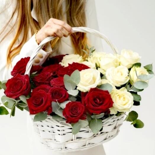 Basket with roses in red and white tones
