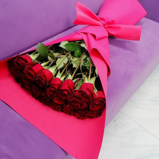 Bouquet of tall red roses