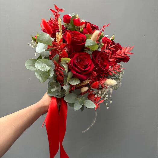 Bouquet with red roses