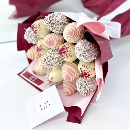 Букет «Эстетика» из клубники в шоколаде