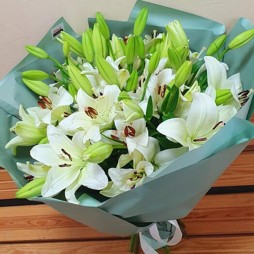 Bouquet of lilies "First kiss"