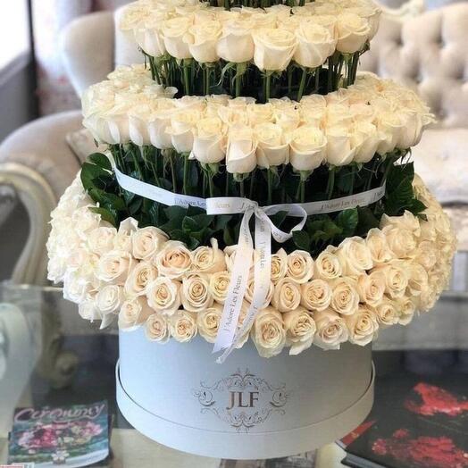 Цветы в коробке с белыми розами🤩🤩💓