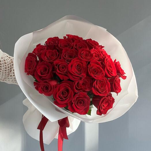 25 красных роз