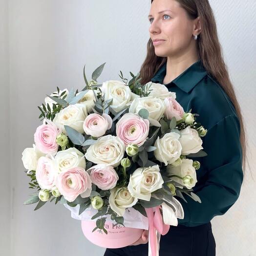 Роскошные ранункулюсы и пионовидные розы в коробке 🌸