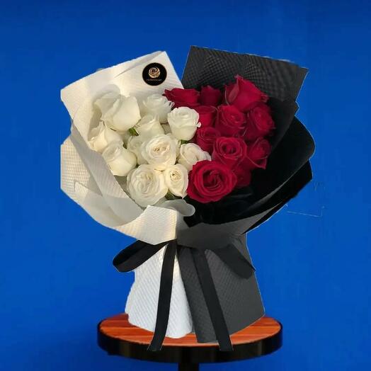 Red   White Roses Black   White Wrapped Bouquet