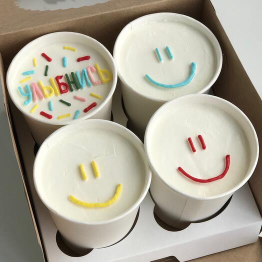 Cake to go Smile with emoticons. Cake in a cup