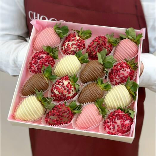 Клубника в шоколаде в наборе «Сладкий Сон», 16-20 ягод