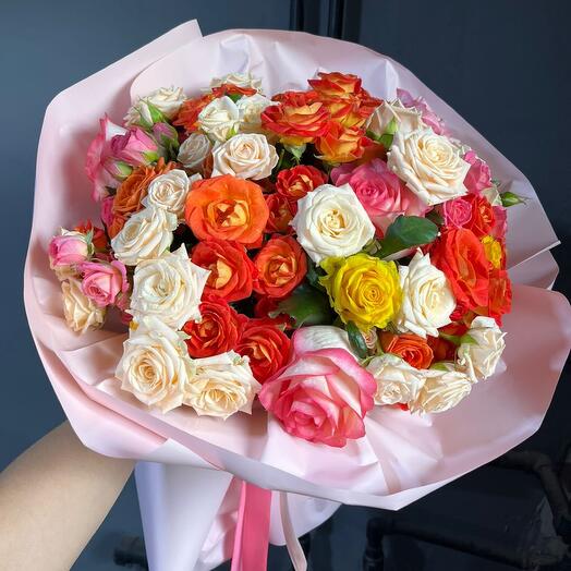 A mix of 35 roses