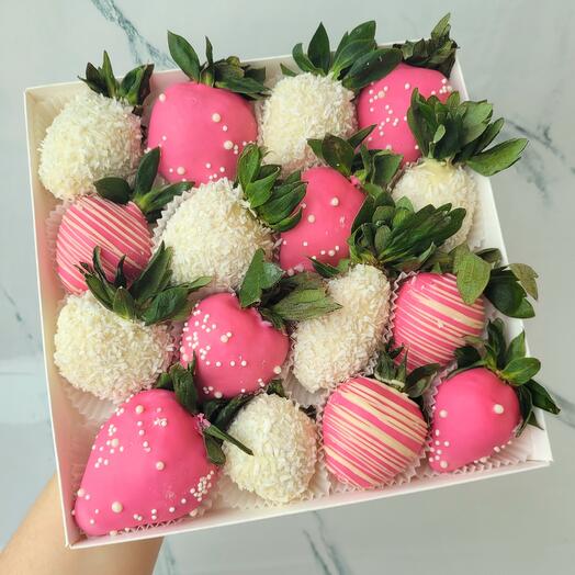 Набор из клубники в шоколаде PINK