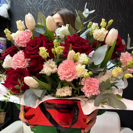Flores en una Caja roja de Sophia Loren