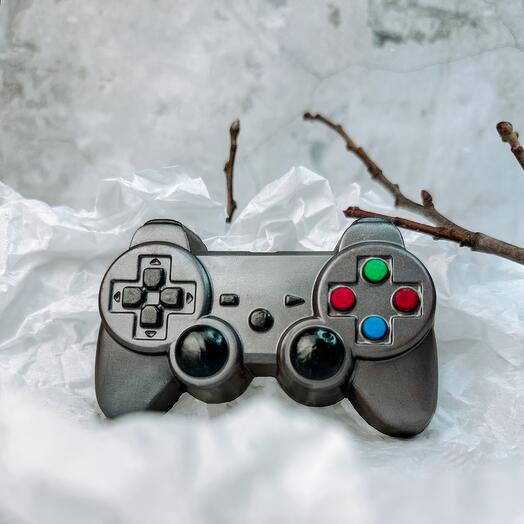 Figura de chocolate "Joystick" con nueces