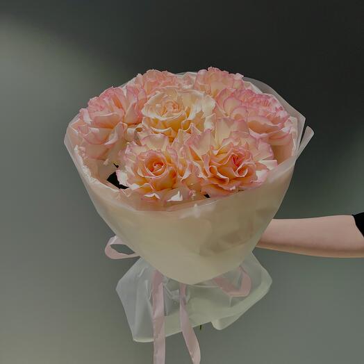 Monobucket made of roses