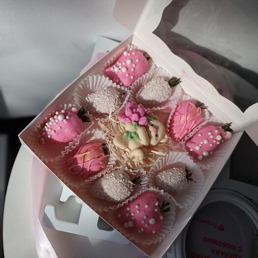 Клубника в шоколаде с медведем