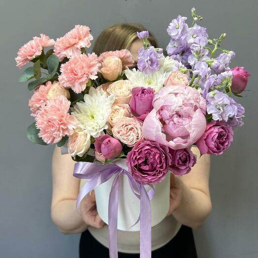 Нежная композиция с маттиолой, диантусами и пионом peony (0003000300050006)