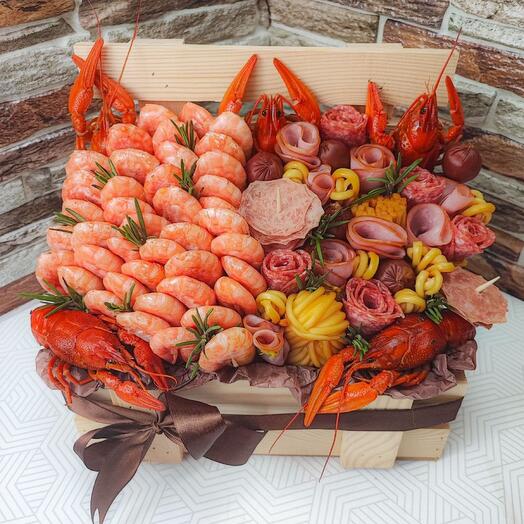 Мужской букет с колбасой и креветками
