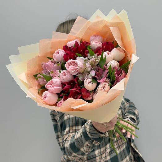 Bouquet of bushy peony-shaped roses and alstroemeria
