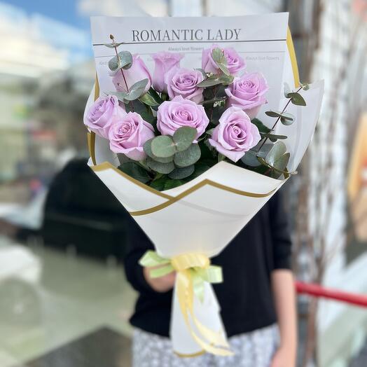 Rosas Lilas con eucalipto