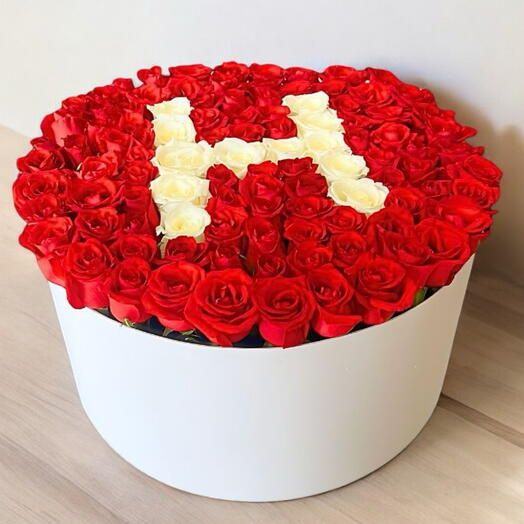 Red rose flowers in box