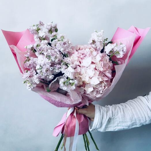 Bouquet of mattiola with hydrangea