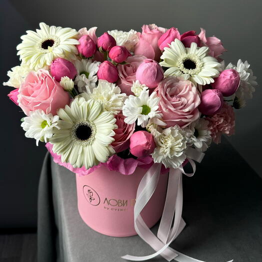 Кустовые розы с герберами