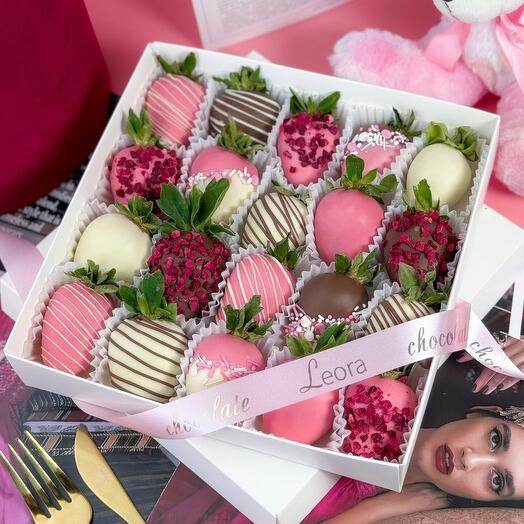 Клубника в Шоколаде 25-16 шт. Бельгийский шоколад Callebaut. Подарочный набор  1042. Leora chocolate