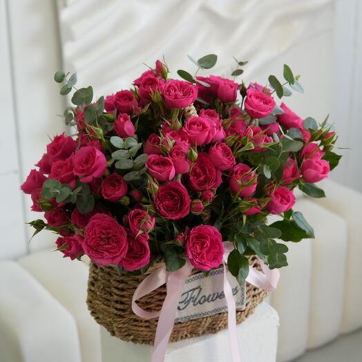 Корзина со спрей розами