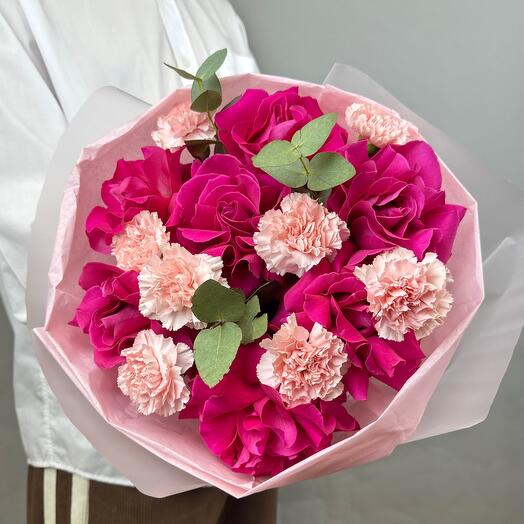 Букет с розой Пинк флоид,диантусом
