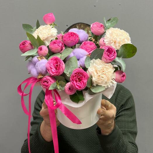 Яркая композиция с хлопком