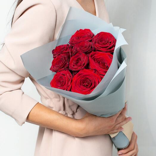 9 rosas Burdeos cerca de Moscú en un paquete