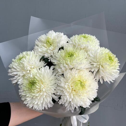 Bouquet of white chrysanthemums